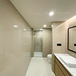 Stylish 2 Bedroom Apartment By Ibg Property S5503